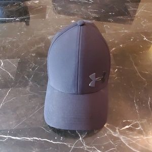 MD/LG Black Under Armour cap